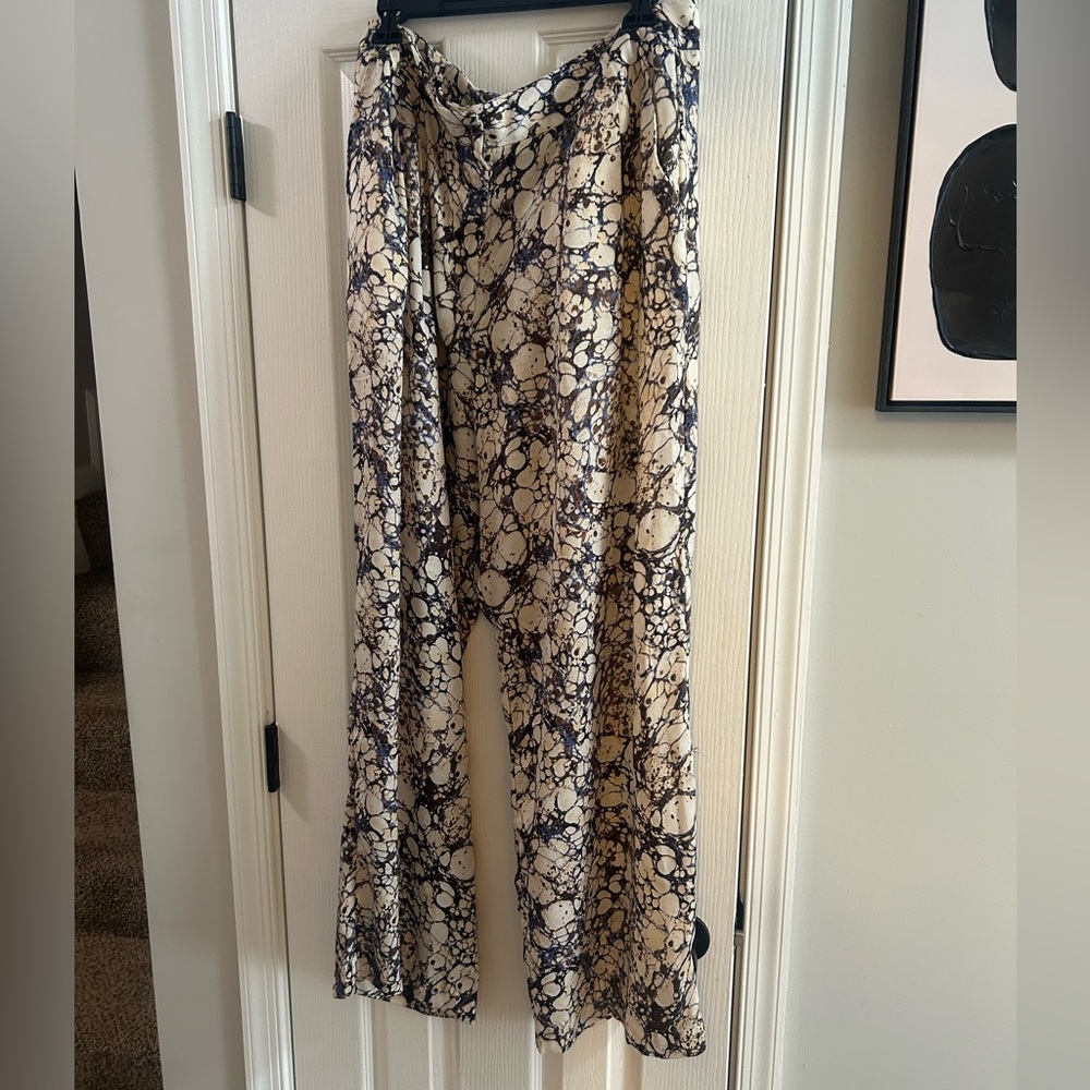 Abstract Patterned Wide-Leg Pants - Picture 1 of 2